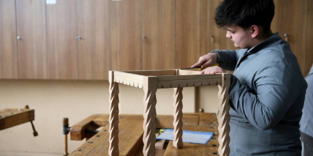 Fabrika gibi okul: Öğrencilerin üretimi ekonomik kazanç olarak dönüyor 2